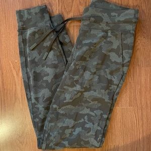 Lululemon camo joggers size 4